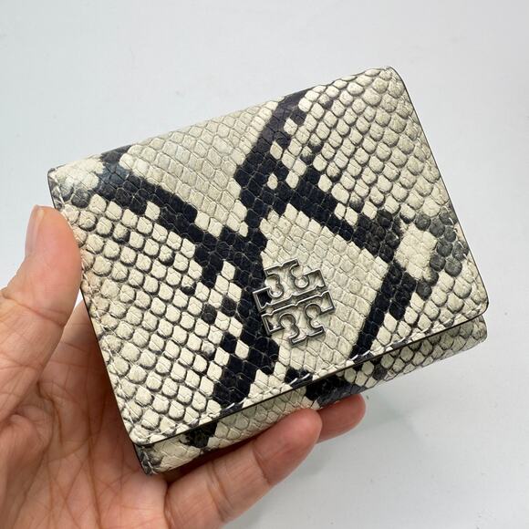 Tory Burch Britten Snake Embossed Compact Wallet 164035 Warm White/Black - Picture 1 of 10